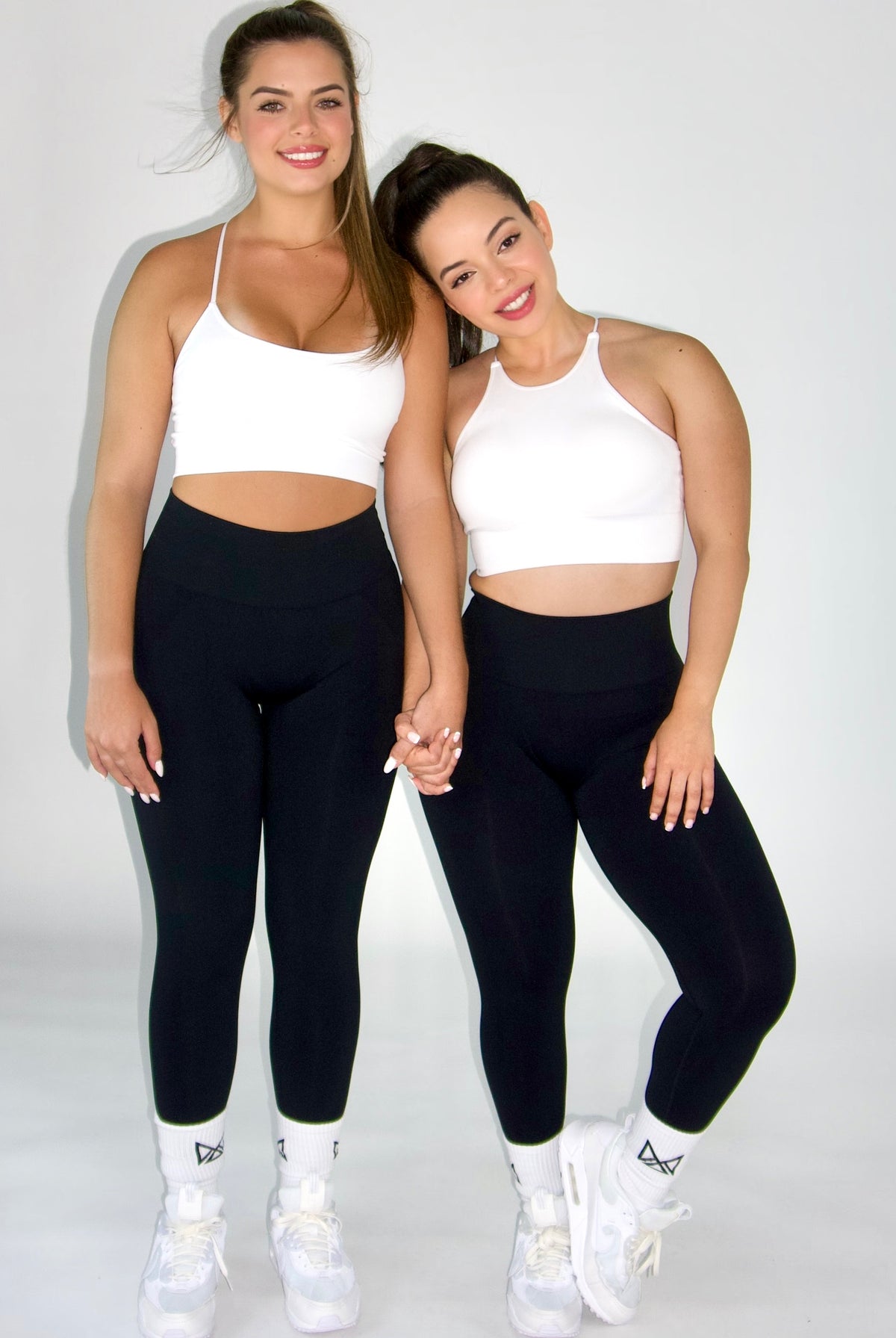 MILA MVMT Sportswear Galia Seamless Sports Bra White & Claire Seamless Contour Leggings Black Group