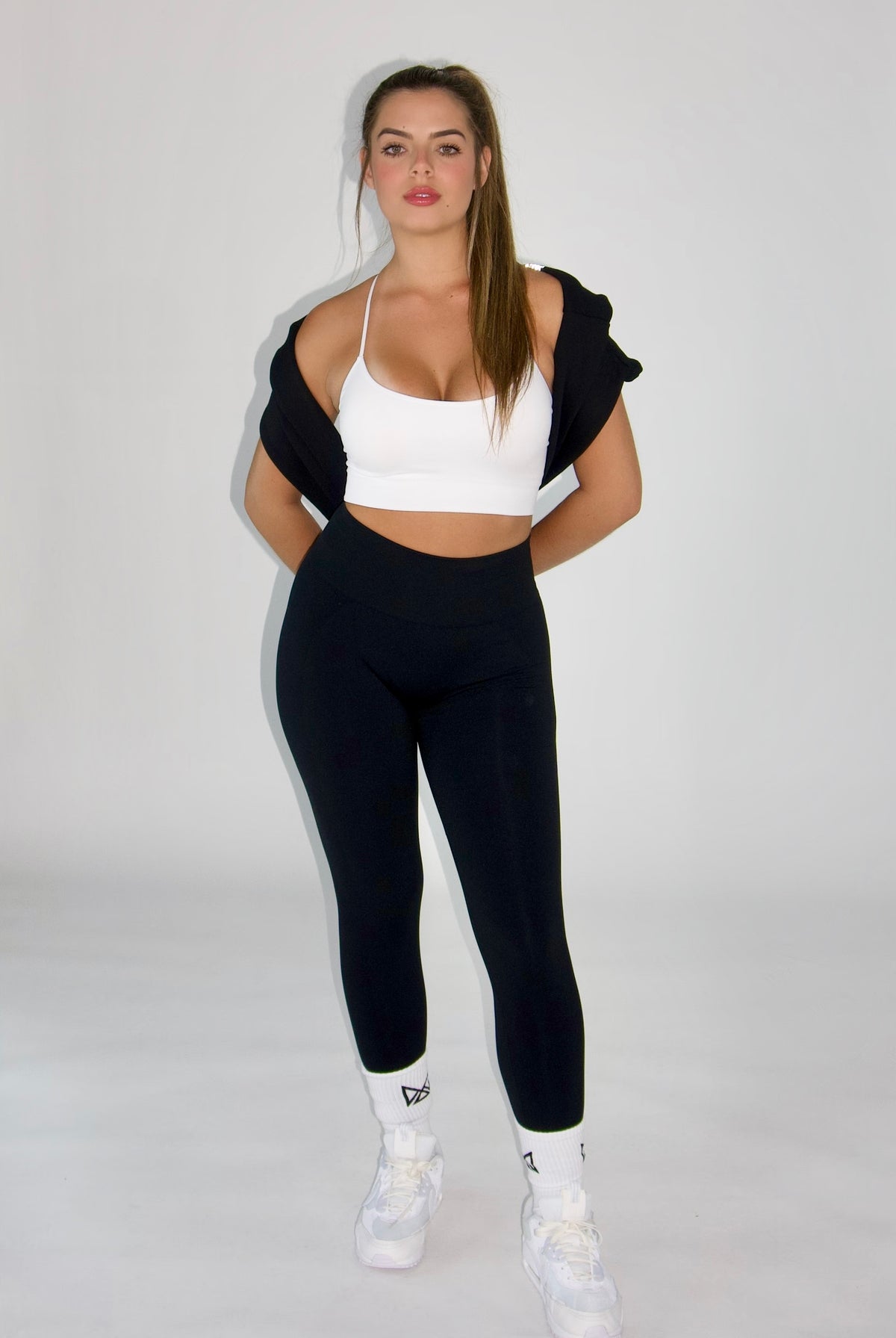 MILA MVMT Sportswear Josie Cropped Hoodie Black