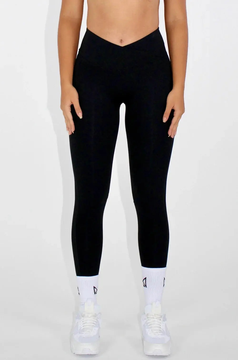 Aria Crossover V-Waist Scrunch Leggings - Black Front