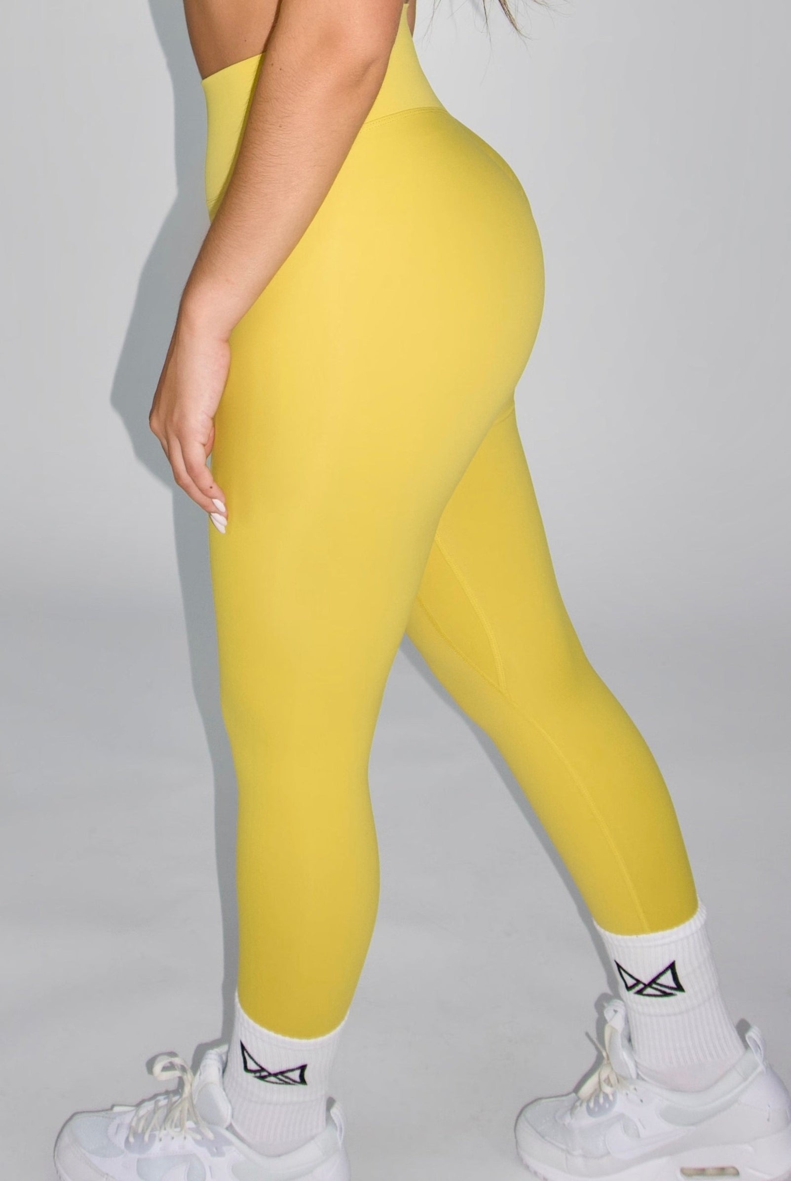 MILA MVMT Sportswear Emmie Sports Bra Emmie Leggings Yellow