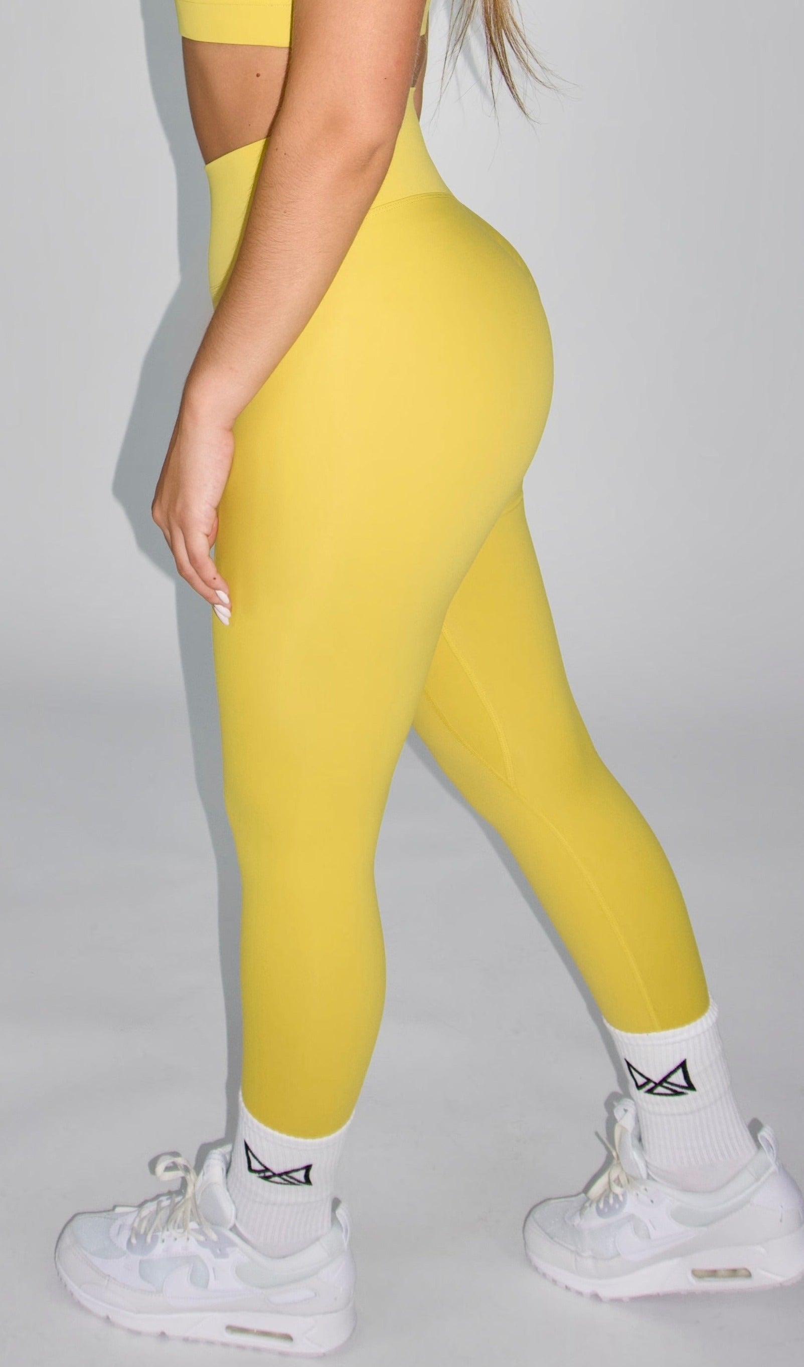 MILA MVMT Sportswear Emmie Sports Bra Emmie Leggings Yellow