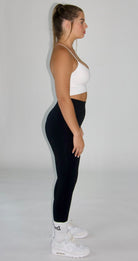 MILA MVMT Sportswear Galia Seamless Sports Bra White & Claire Seamless Contour Leggings Black