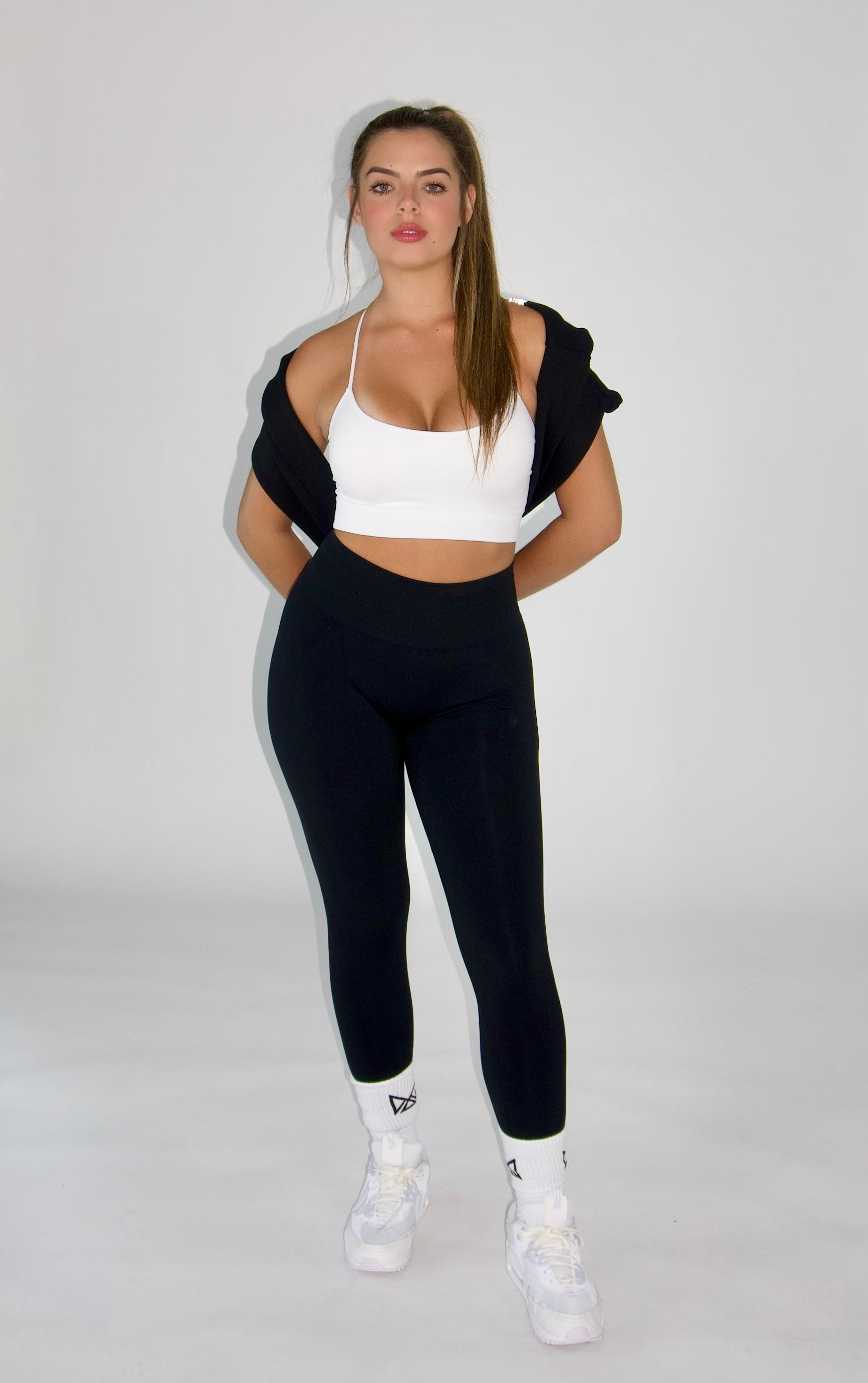 MILA MVMT Sportswear Josie Cropped Hoodie Black